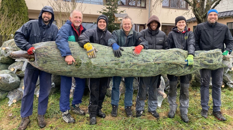 Gemeinsames Verladen der Weihnachtsbäume 2023